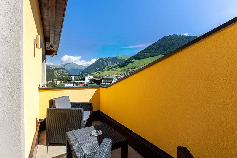 Balkon mit Ausblick vom Panoramazimmer