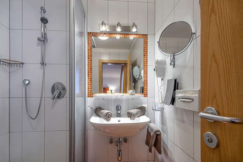 Bathroom in room 18 in Hotel Das Schlossberg