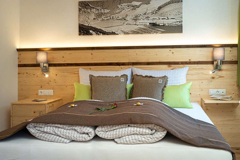 Doppelbett im Panoramazimmer im Hotel Schlossberg