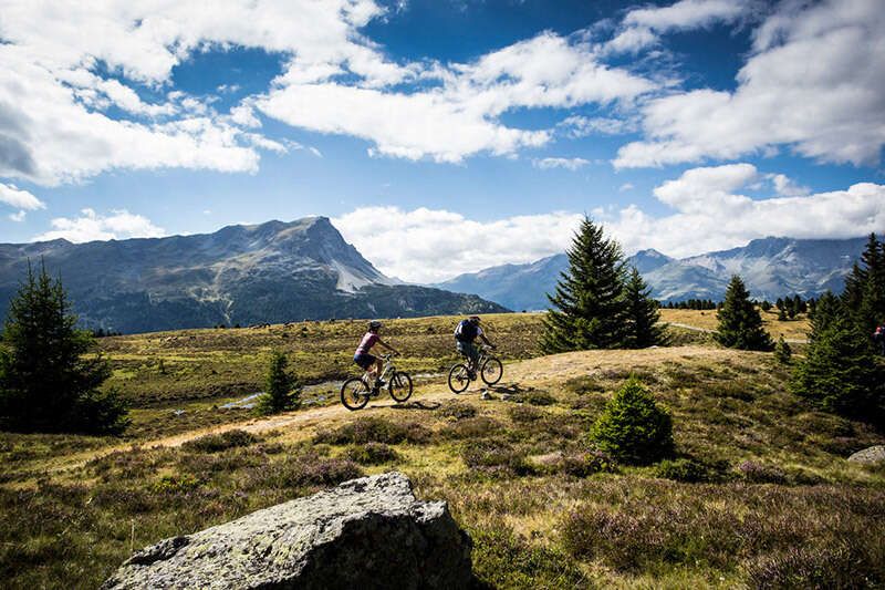 Mountain bikers in the Tyrolean Oberland