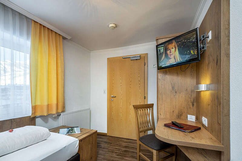 Einbettzimmer im Hotel Das Schlossberg im Tiroler Oberland